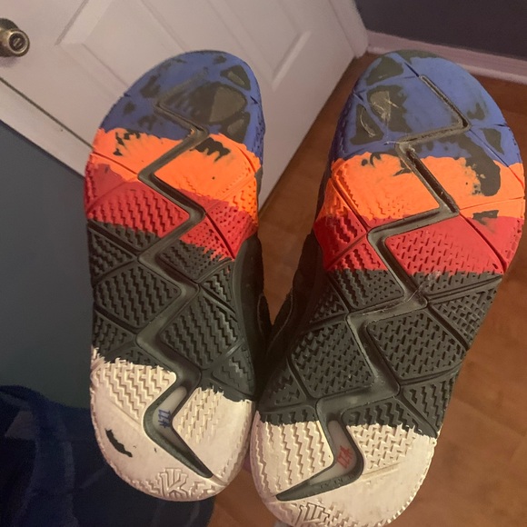 Nike Kyrie 4 “Year of the Monkey” - Picture 7 of 8